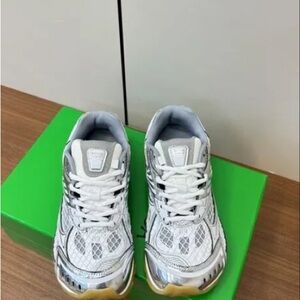 Bottega Veneta High-Quality Orbit Sneakers - Silver White